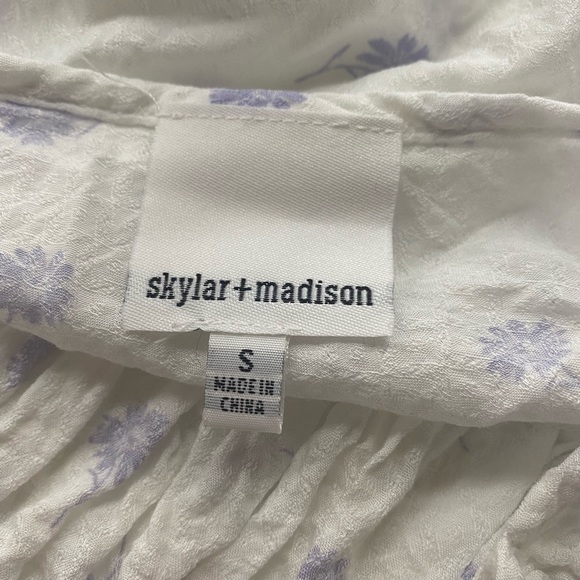 Cute tank top White and blue flowers from Skylar + Madison - Picture 3 of 3